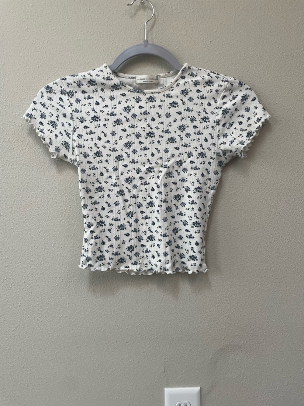Ribbed Floral Lettuce-Edge crop top in White with blue/green floral pattern